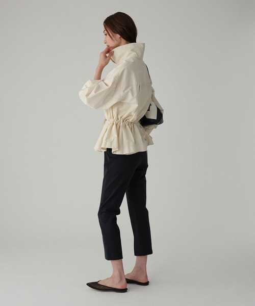 BABYLONE(バビロン)の「撥水ナイロンペプラムブルゾン(ブルゾン・レディース・アイボリー/ネイビー・フリー)」の7枚目の写真