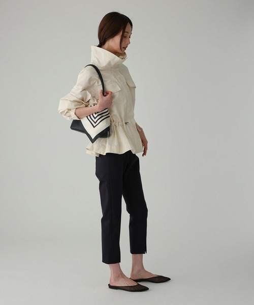 BABYLONE(バビロン)の「撥水ナイロンペプラムブルゾン(ブルゾン・レディース・アイボリー/ネイビー・フリー)」の9枚目の写真