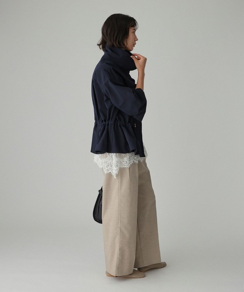 BABYLONE(バビロン)の「撥水ナイロンペプラムブルゾン(ブルゾン・レディース・アイボリー/ネイビー・フリー)」の15枚目の写真