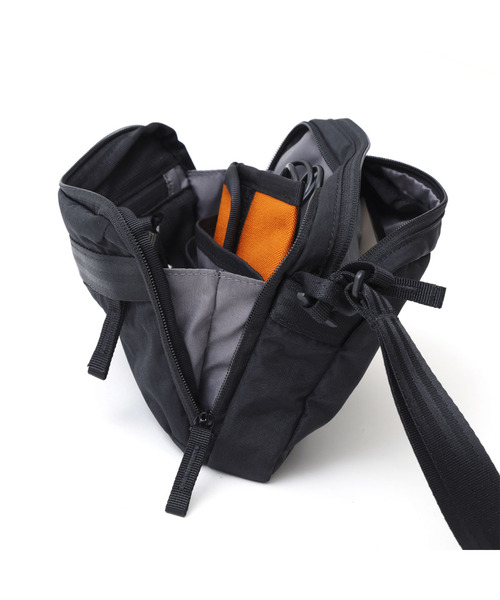 CHROME（クローム）の「［ CHROME / クローム ］PAC ACCESSORY POUCH SM BCNL_BLACK CRINKLE / パック アクセサリーポーチ スモール ブラック クリンクル 耐水 2リットル（ポーチ・メンズ・ブラック・FREE）」の4枚目の写真