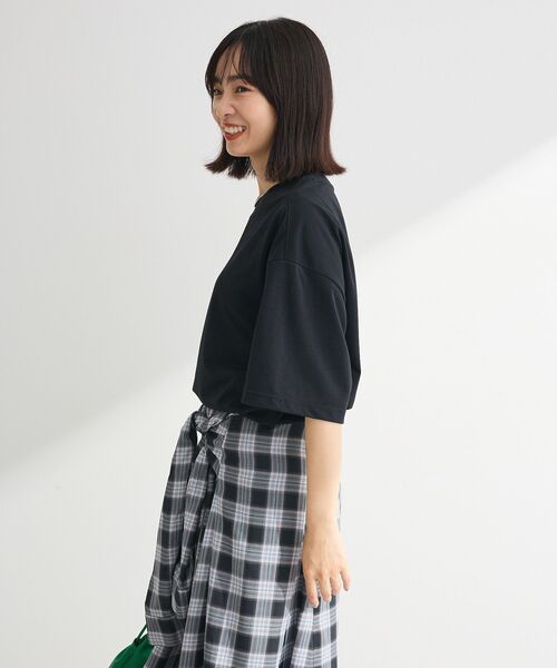 EU,US NEW BALANCE(イーユーユーエスニューバランス)の「●NEW BALANCE グラフィックTシャツ(Tシャツ/カットソー・レディース・オフホワイト/ブラック・M)」の20枚目の写真