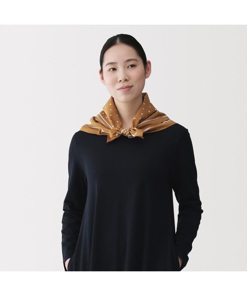無印良品（ムジルシリョウヒン）の「綿　スカーフ（バンダナ/スカーフ・レディース・マスタード/ベージュ/ネイビー/ブラック/オフホワイト/サックスブルー・FREE）」の6枚目の写真