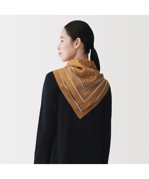 無印良品（ムジルシリョウヒン）の「綿　スカーフ（バンダナ/スカーフ・レディース・マスタード/ベージュ/ネイビー/ブラック/オフホワイト/サックスブルー・FREE）」の9枚目の写真