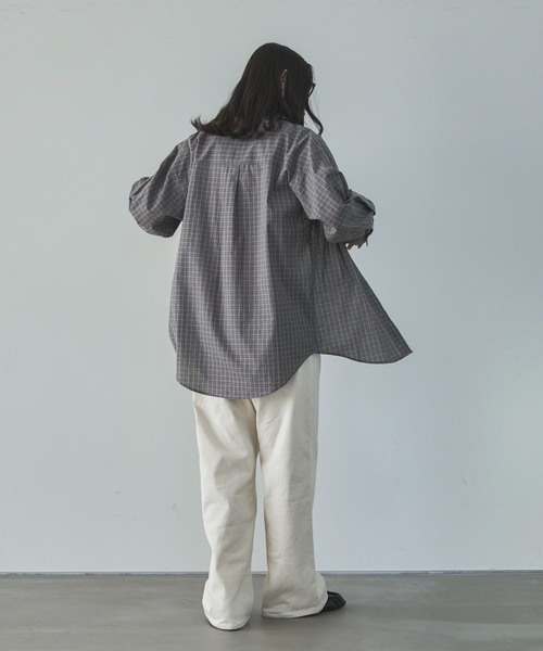 feepur（フェピュール）の「ミニチェックオーバーシャツ（シャツ/ブラウス・レディース・グレー/アイボリー・MEDIUM）」の4枚目の写真