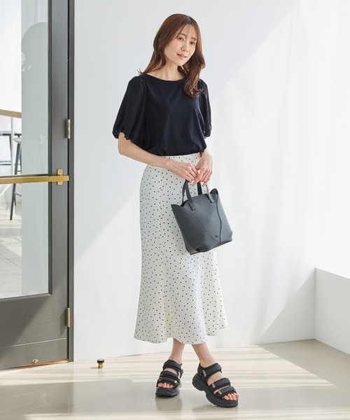 Honeys（ハニーズ）の「【ハニさら・接触冷感・吸水速乾・ＵＶカット・遮熱】ボリューム袖Ｔシャツ（Tシャツ/カットソー・レディース・ネイビー/アイボリー/グレイッシュベージュ/サックスブルー/ブラック/ブラウン/ダークグリーン/ダークブルー/レッド系1・3L/L/LL/M/S）」の15枚目の写真