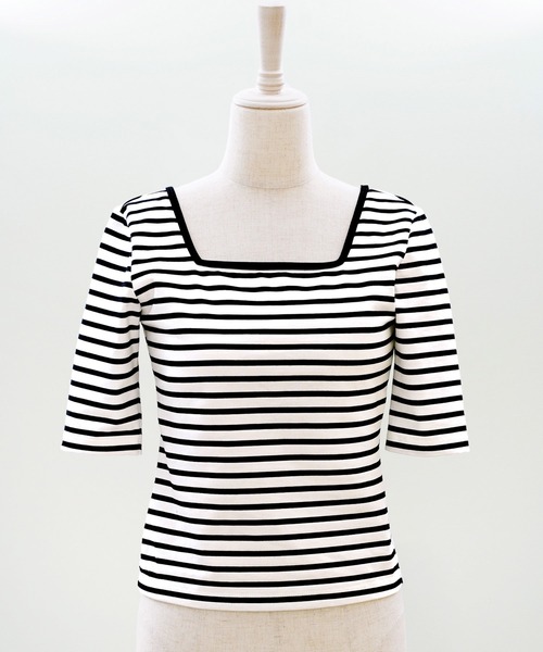 &BLOOM(アンドブルーム)の「UVカット スクエアネック トップス バストパッド付 &BLOOM(アンドブルーム)(Tシャツ/カットソー・レディース・ブラック×ホワイト/ホワイト/ブラック・フリー)」の1枚目の写真