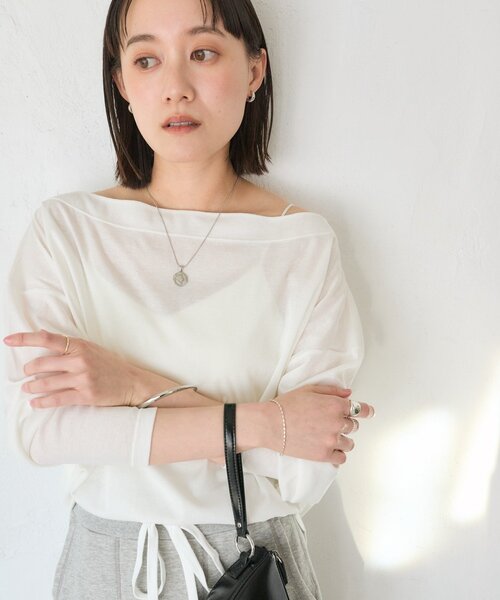 RIVE DROITE(リヴドロワ)の「【大人の肌見せ/抜け感◎/接触冷感/汗じみ防止付き】シアードルマンカットソー(Tシャツ/カットソー・レディース・ブラック/オフホワイト/グレイッシュベージュ・FREE)」の13枚目の写真