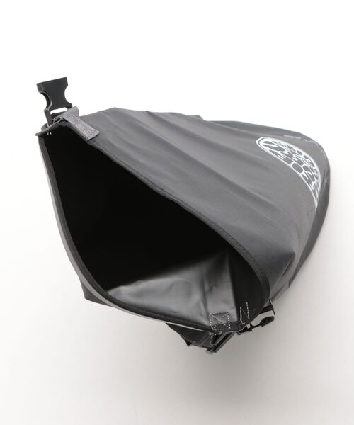 rip curl(リップカール)の「RIP CURL/リップカール バレルバッグ SURF SERIES BARREL BAG 20L 14SMUT(ショルダーバッグ・メンズ・ブラック・FREE)」の2枚目の写真