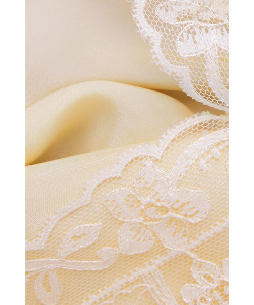 Intimissimi（インティミッシミ）の「"Storybook Romance" シルク トップス（キャミソール・レディース・ライトイエロー・S/M/L）」の8枚目の写真
