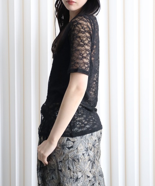 YENNA(イェンナ)の「シアーレースセンタースリット半袖ブラウス/レースTシャツ(Tシャツ/カットソー・レディース・ブラック/アイボリー・FREE)」の18枚目の写真