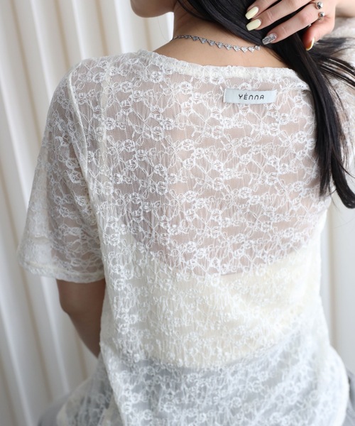 YENNA(イェンナ)の「シアーレースセンタースリット半袖ブラウス/レースTシャツ(Tシャツ/カットソー・レディース・ブラック/アイボリー・FREE)」の4枚目の写真
