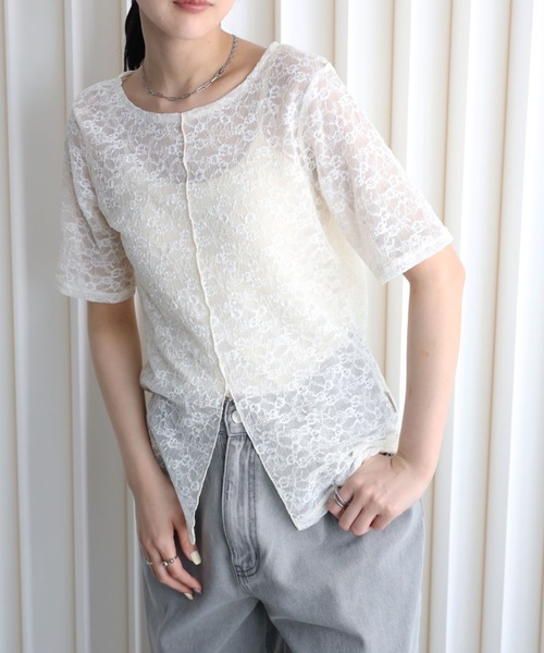 YENNA(イェンナ)の「シアーレースセンタースリット半袖ブラウス/レースTシャツ(Tシャツ/カットソー・レディース・ブラック/アイボリー・FREE)」の11枚目の写真