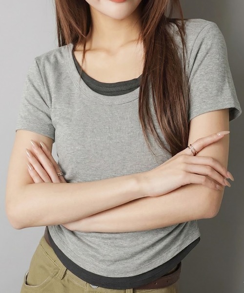 SPINNS（スピンズ）の「重ね着要らず これだけ1枚。配色レイヤード半袖コンパクトT（Tシャツ/カットソー・レディース・チャコール/ネイビー/ブラック/グレー/オフホワイト・ONESIZE）」の4枚目の写真