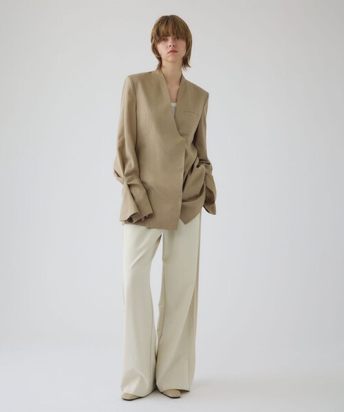 STUDIOUS(ステュディオス)の「【RIM.ARK/リムアーク】Twist sleeve light JK/ツイストスリーブライトジャケット(テーラードジャケット・レディース・ブラック/ベージュ・38/36)」の4枚目の写真