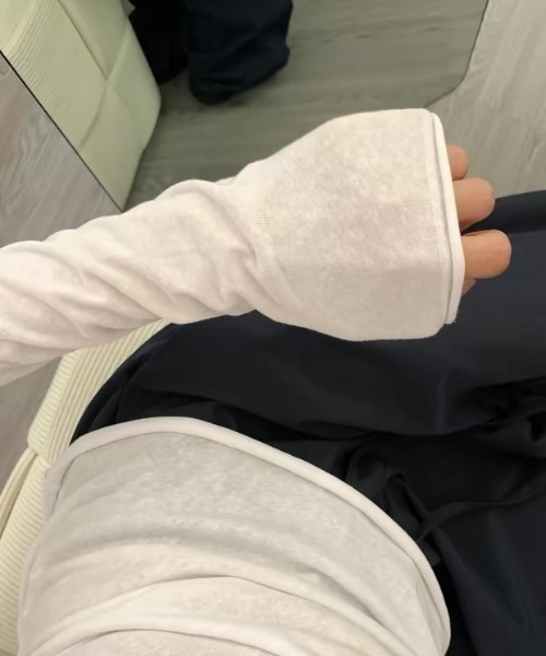 CELENA BEATS(セレナビーツ)の「シアー フィット ロング スリーブ ロングTシャツ(Tシャツ/カットソー・レディース・パープル/ホワイト/ブラック/グレー/ブルー・FREE)」の7枚目の写真