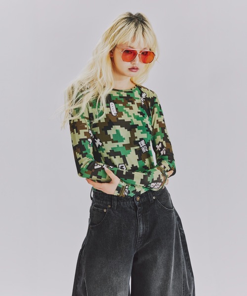 anna sui nyc(アナ スイ エヌ ワイ シー)の「TERA つぶやきCAMOメッシュトップス(Tシャツ/カットソー・レディース・カーキ・FREE)」の4枚目の写真