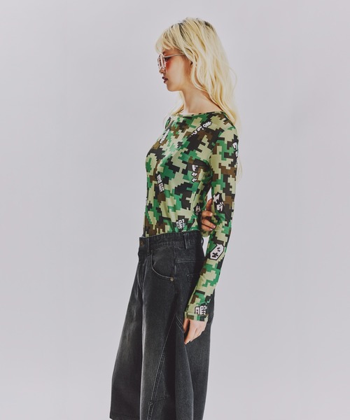 anna sui nyc(アナ スイ エヌ ワイ シー)の「TERA つぶやきCAMOメッシュトップス(Tシャツ/カットソー・レディース・カーキ・FREE)」の2枚目の写真