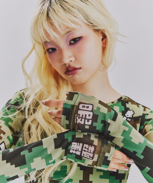 anna sui nyc(アナ スイ エヌ ワイ シー)の「TERA つぶやきCAMOメッシュトップス(Tシャツ/カットソー・レディース・カーキ・FREE)」の9枚目の写真