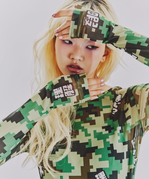 anna sui nyc(アナ スイ エヌ ワイ シー)の「TERA つぶやきCAMOメッシュトップス(Tシャツ/カットソー・レディース・カーキ・FREE)」の8枚目の写真