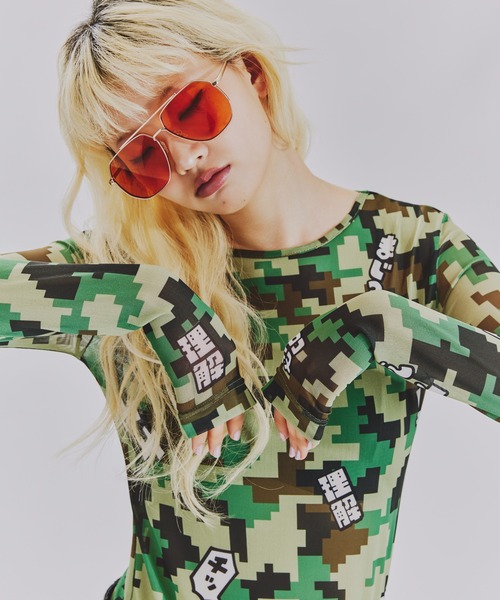 anna sui nyc(アナ スイ エヌ ワイ シー)の「TERA つぶやきCAMOメッシュトップス(Tシャツ/カットソー・レディース・カーキ・FREE)」の6枚目の写真