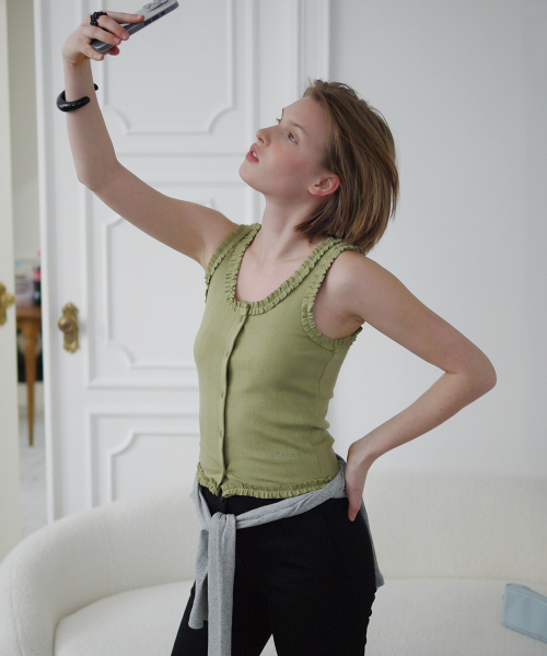 AFTERHOURS(アフターアワーズ)の「FRILL BUTTON SLEEVELESS TOP (OLIVE)(Tシャツ/カットソー・レディース・オリーブ・FREE)」の1枚目の写真