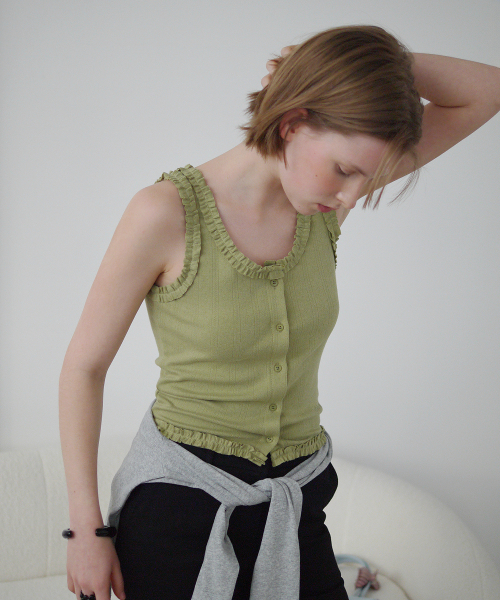 AFTERHOURS(アフターアワーズ)の「FRILL BUTTON SLEEVELESS TOP (OLIVE)(Tシャツ/カットソー・レディース・オリーブ・FREE)」の3枚目の写真