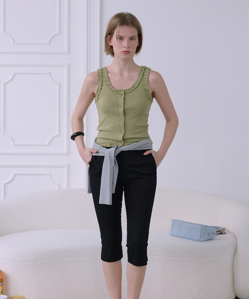 AFTERHOURS(アフターアワーズ)の「FRILL BUTTON SLEEVELESS TOP (OLIVE)(Tシャツ/カットソー・レディース・オリーブ・FREE)」の5枚目の写真