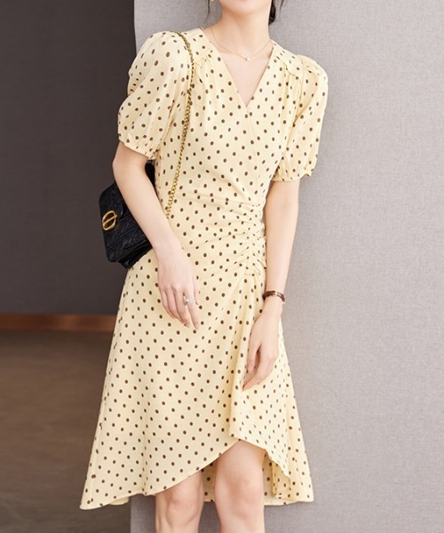 LUCPY(ラクピー)の「ドットカシュクールフレアワンピース(ワンピース・レディース・ライトブルー/アイボリー・X-LARGE/LARGE/MEDIUM/SMALL)」の4枚目の写真