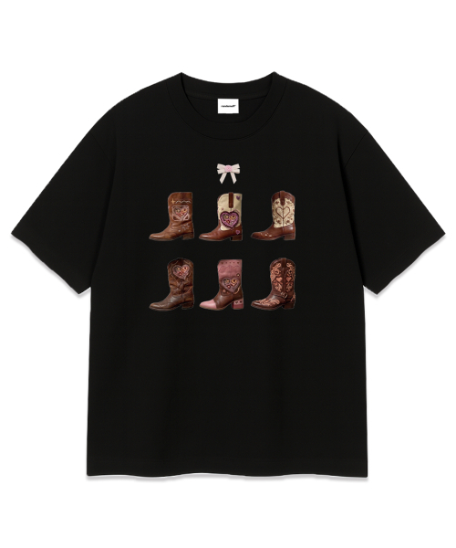 RANDOMOFF(ランダムオフ)の「PINK BOOTS T-SHIRT (2color)(Tシャツ/カットソー・レディース・ブラック/ホワイト・SMALL/MEDIUM/LARGE/X-LARGE)」の3枚目の写真