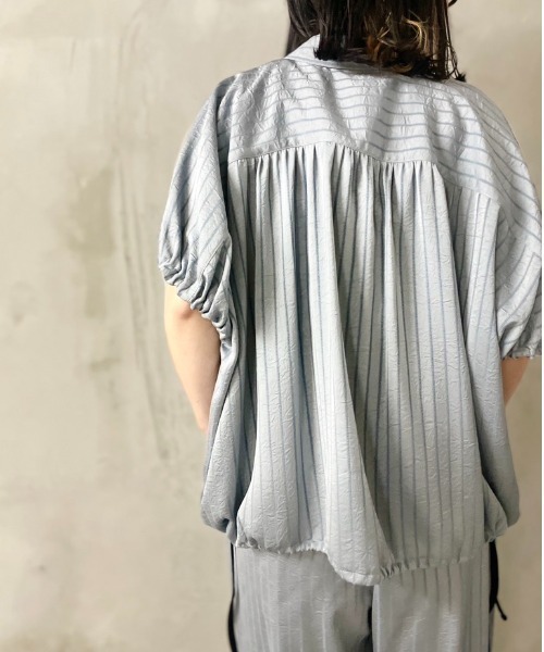 DROIT BELLO(ドロイトベロ)の「DROIT BELLO(ドロイトベロ)サテンカラミオリシャツ(シャツ/ブラウス・レディース・グレー系その他3/ブラウン・F)」の9枚目の写真