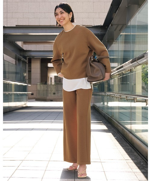 DoCLASSE( ドゥクラッセ)の「ライトダンボールニット・イージーワイドパンツ(その他パンツ・レディース・ライトブラウン/ブラック/ダークネイビー・LL/L/M)」の2枚目の写真