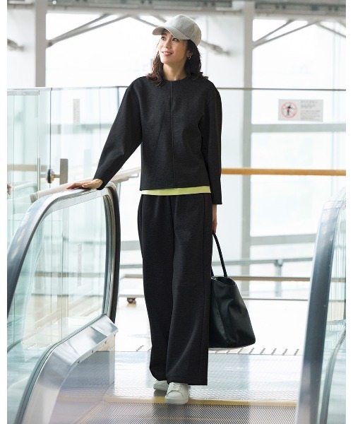 DoCLASSE( ドゥクラッセ)の「ライトダンボールニット・イージーワイドパンツ(その他パンツ・レディース・ライトブラウン/ブラック/ダークネイビー・LL/L/M)」の1枚目の写真