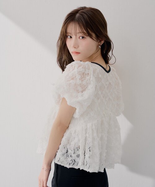 Chico(チコ)の「【SALON by Chico】取り外しリボンフラワーレースパフトップス(シャツ/ブラウス・レディース・ライトベージュ/ブラック/ホワイト・FREE)」の9枚目の写真