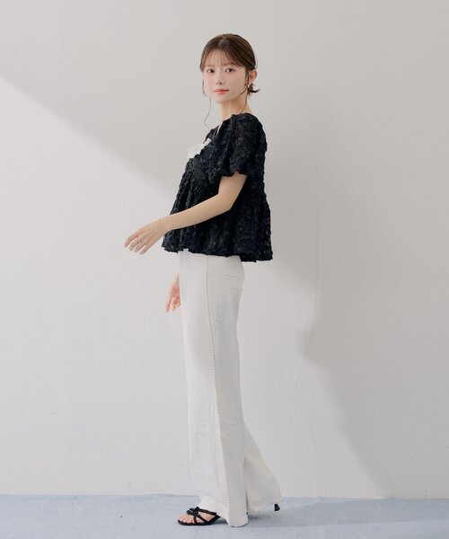 Chico(チコ)の「【SALON by Chico】取り外しリボンフラワーレースパフトップス(シャツ/ブラウス・レディース・ライトベージュ/ブラック/ホワイト・FREE)」の11枚目の写真