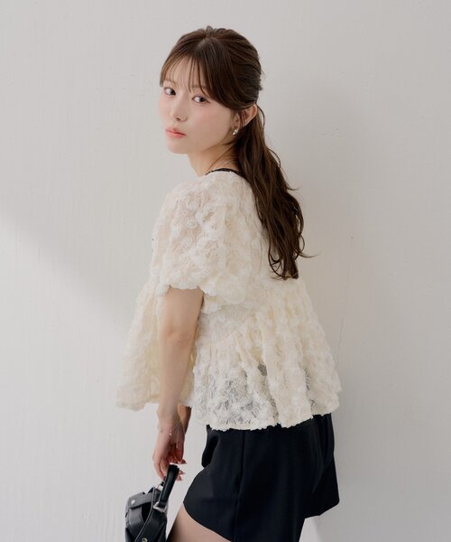 Chico(チコ)の「【SALON by Chico】取り外しリボンフラワーレースパフトップス(シャツ/ブラウス・レディース・ライトベージュ/ブラック/ホワイト・FREE)」の17枚目の写真