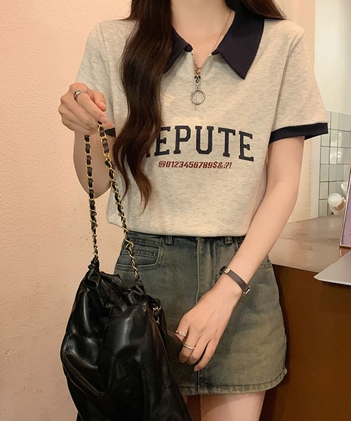 2ly2(トゥーリートゥー)の「襟付きハーフジップTシャツ ロゴ 半袖 配色デザイン ゆったり(Tシャツ/カットソー・レディース・ボルドー/ネイビー・FREE)」の2枚目の写真