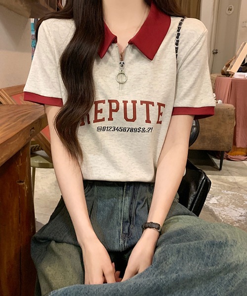 2ly2(トゥーリートゥー)の「襟付きハーフジップTシャツ ロゴ 半袖 配色デザイン ゆったり(Tシャツ/カットソー・レディース・ボルドー/ネイビー・FREE)」の1枚目の写真