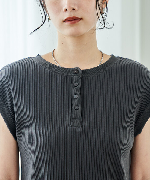 FREAK'S STORE（フリークスストア）の「2WAYヘンリートップス（Tシャツ/カットソー・レディース・ベージュ/チャコールグレー/オフホワイト・ﾌﾘ-）」の18枚目の写真
