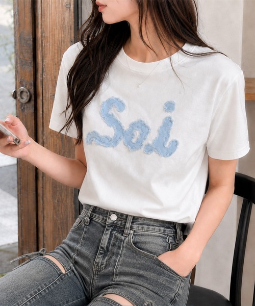 Soi（clothing）（ソイ クロージング）の「【Soi】コットンフリンジロゴパッチTシャツ（Tシャツ/カットソー・レディース・ホワイト/ブラック/オートミール・LARGE/SMALL/MEDIUM）」の4枚目の写真
