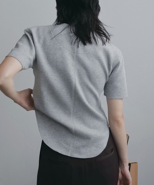 anuke（アンヌーク）の「Halfsleeve Henley Tops（Tシャツ/カットソー・レディース・ブラウン/グレー・FREE）」の4枚目の写真
