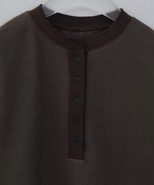 anuke（アンヌーク）の「Halfsleeve Henley Tops（Tシャツ/カットソー・レディース・ブラウン/グレー・FREE）」の11枚目の写真