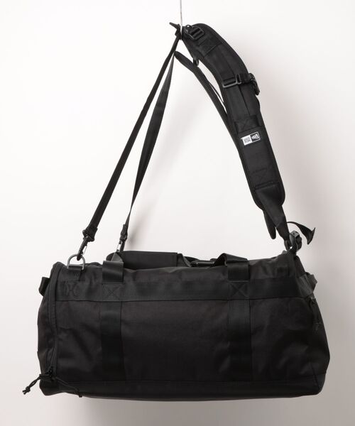 NEW ERA(ニューエラ)の「NEW ERA CLUB DUFFLE BAG / ニューエラ(ボストンバッグ・レディース・ブラック/ブラック系・FREE)」の3枚目の写真