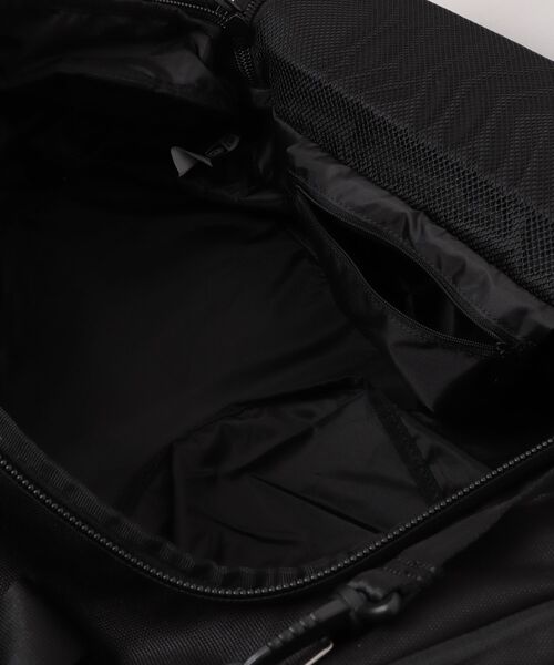NEW ERA(ニューエラ)の「NEW ERA CLUB DUFFLE BAG / ニューエラ(ボストンバッグ・レディース・ブラック/ブラック系・FREE)」の5枚目の写真