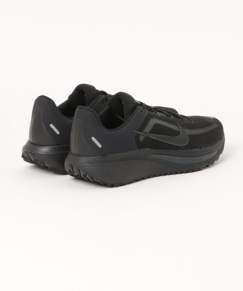 NIKE(ナイキ)の「NIKE ナイキ QUEST 7【超軽量】メンズスニーカー ランニングシューズ 厚底(クエスト7) IM6368-001 ブラック/ブラック/ブラック/アンスラサイト(スニーカー・メンズ・ブラック×ブラック・25.5cm/26.0cm/26.5cm/27.0cm/27.5cm/28.0cm/29.0cm/30.0cm/31cm)」の2枚目の写真