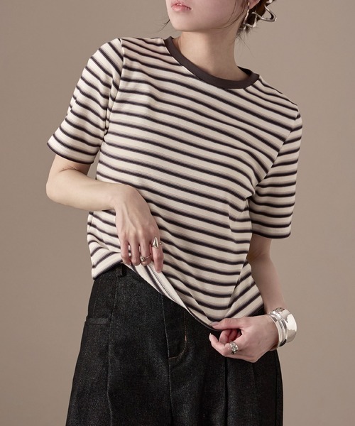 Fashion Letter(ファッションレター)の「フライス マルチボーダーミニTシャツ(Tシャツ/カットソー・レディース・ホワイト/チャコールグレー/パープル/ブラウン/ブルー・M)」の2枚目の写真