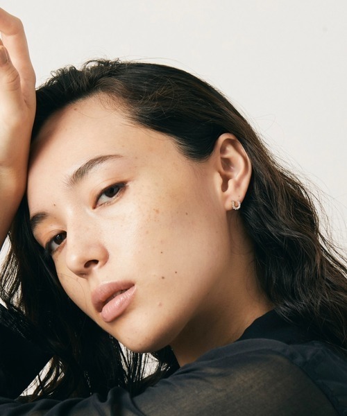 BAQLESS（バックレス）の「[BAQLESS/バックレス] ZIRCONIA HONESTY ALINA ゴールド ピアス（ピアス（両耳用）・レディース・ゴールド・ONE SIZE）」の9枚目の写真