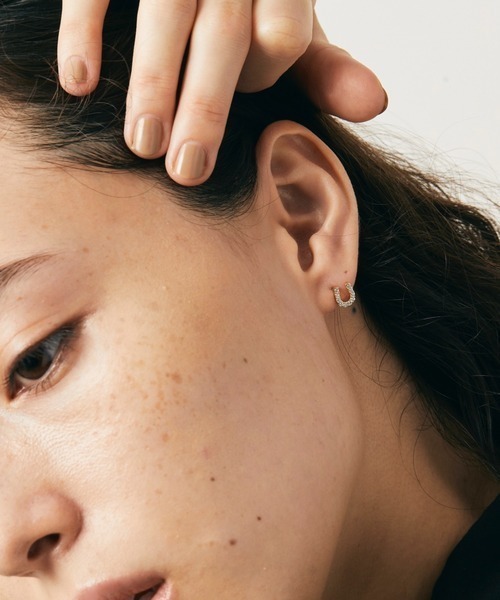 BAQLESS（バックレス）の「[BAQLESS/バックレス] ZIRCONIA HONESTY ALINA ゴールド ピアス（ピアス（両耳用）・レディース・ゴールド・ONE SIZE）」の11枚目の写真