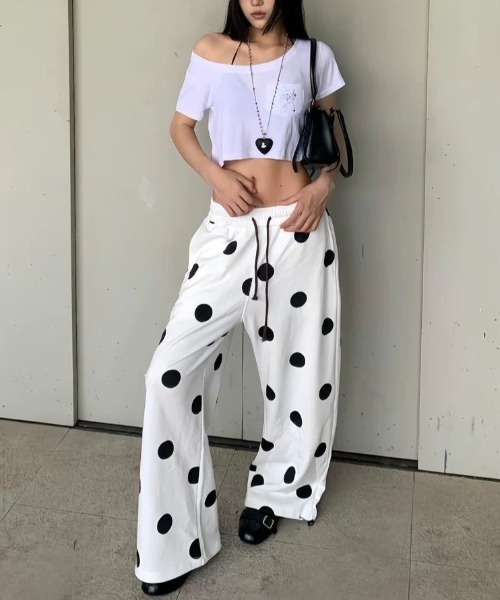 FreeZone(フリーゾーン)の「大きな水玉柄 ワイドルーズスウェットパンツ(スウェットパンツ・レディース・ホワイト・SMALL/MEDIUM/LARGE)」の21枚目の写真