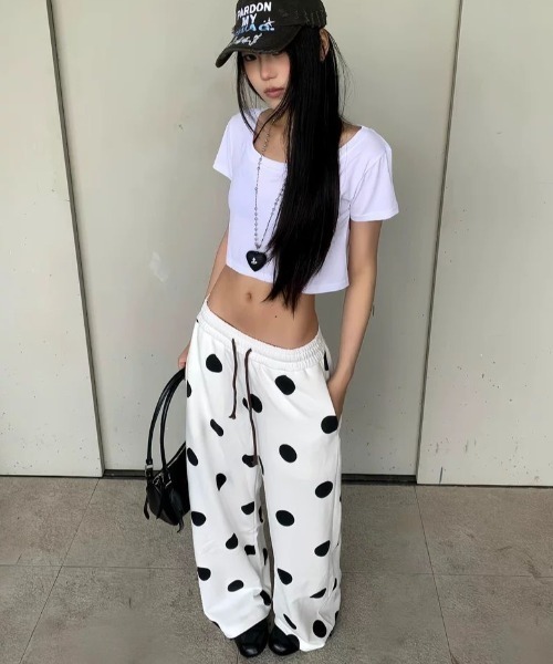 FreeZone(フリーゾーン)の「大きな水玉柄 ワイドルーズスウェットパンツ(スウェットパンツ・レディース・ホワイト・SMALL/MEDIUM/LARGE)」の22枚目の写真
