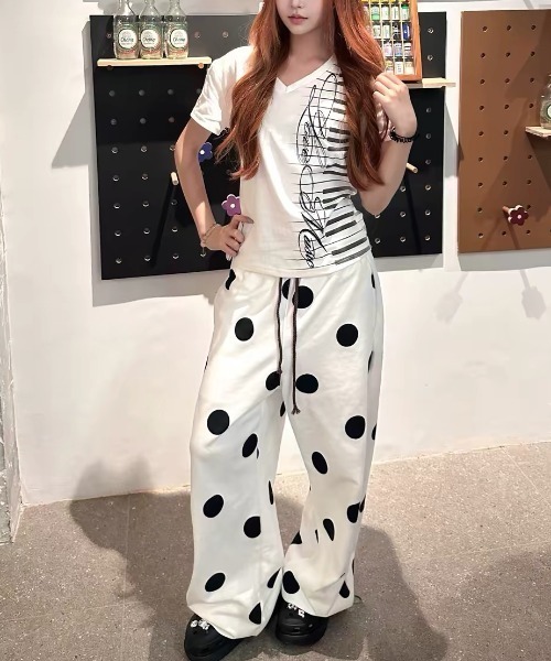 FreeZone(フリーゾーン)の「大きな水玉柄 ワイドルーズスウェットパンツ(スウェットパンツ・レディース・ホワイト・SMALL/MEDIUM/LARGE)」の17枚目の写真